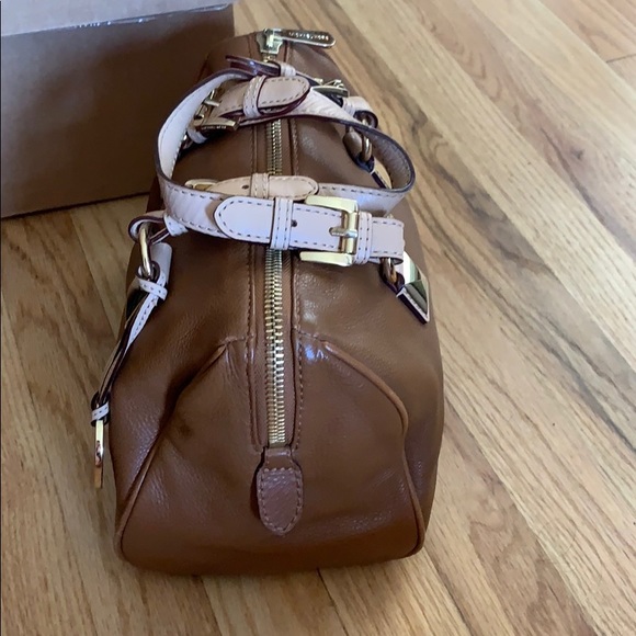 Cute leather Michael Kors handbag - Picture 2 of 4